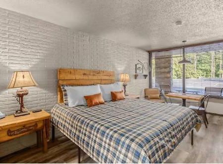 Stonegate Lodge King Bed Wifi Roku Tv Salt Water Pool Room #203 Eureka Springs Exteriör bild