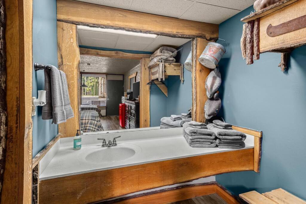 Stonegate Lodge King Bed Wifi Roku Tv Salt Water Pool Room #203 Eureka Springs Exteriör bild