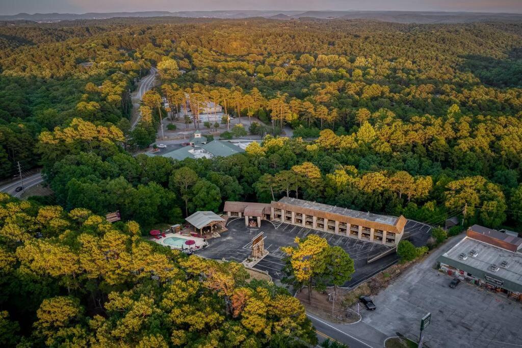 Stonegate Lodge King Bed Wifi Roku Tv Salt Water Pool Room #203 Eureka Springs Exteriör bild