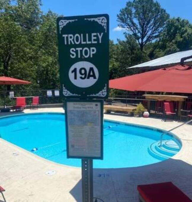Stonegate Lodge King Bed Wifi Roku Tv Salt Water Pool Room #203 Eureka Springs Exteriör bild