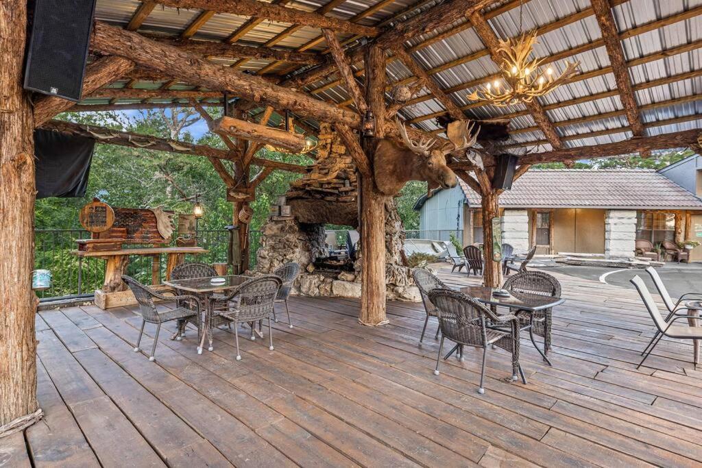 Stonegate Lodge King Bed Wifi Roku Tv Salt Water Pool Room #203 Eureka Springs Exteriör bild